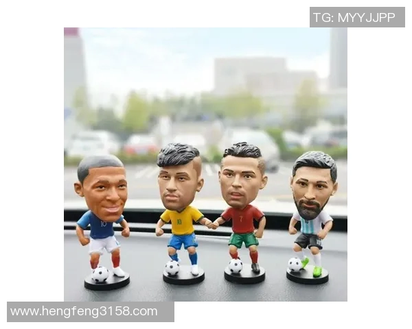 足球明星手办精美展示与详细介绍让你领略球场风采与艺术魅力